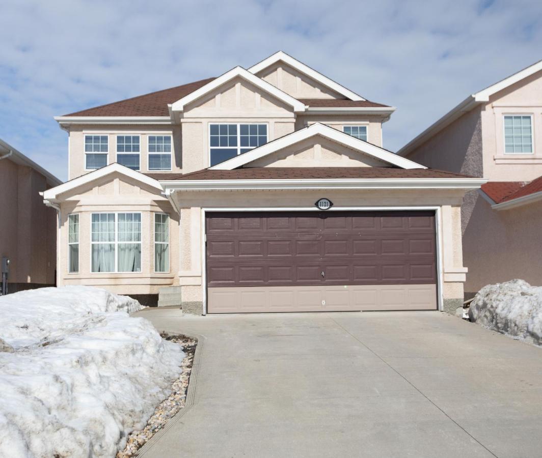 Elegant 6 Bedroom House Near U Of Manitoba Winnipeg Eksteriør billede