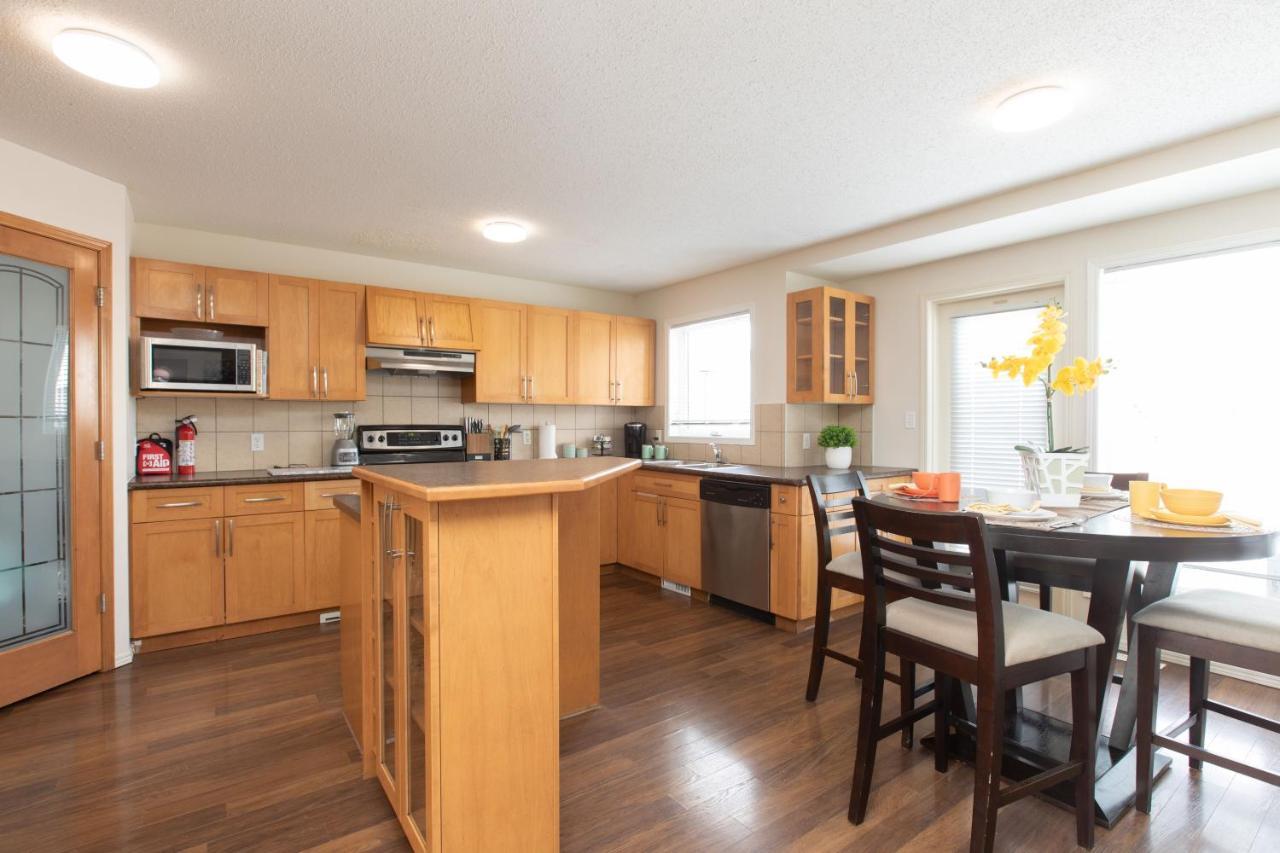 Elegant 6 Bedroom House Near U Of Manitoba Winnipeg Eksteriør billede