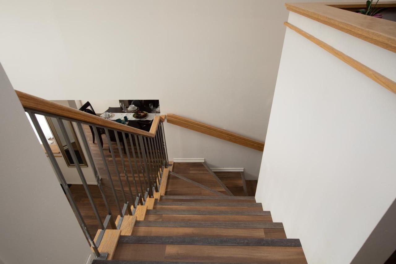 Elegant 6 Bedroom House Near U Of Manitoba Winnipeg Eksteriør billede