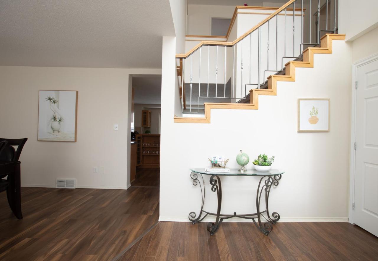 Elegant 6 Bedroom House Near U Of Manitoba Winnipeg Eksteriør billede